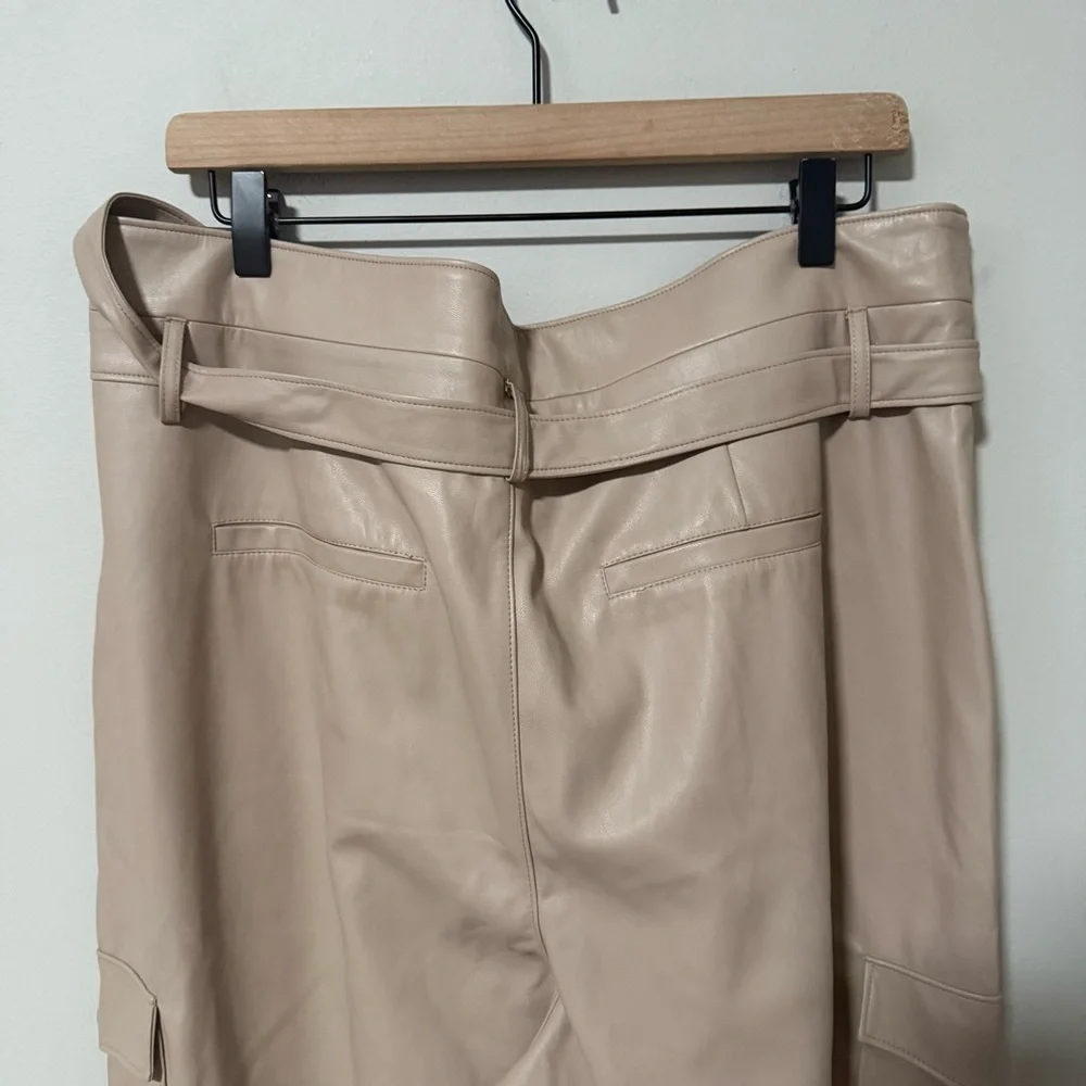 NWT PAIGE Tami Cargo Pant Taupe Vegan Leather Size 14 - Picture 8 of 8